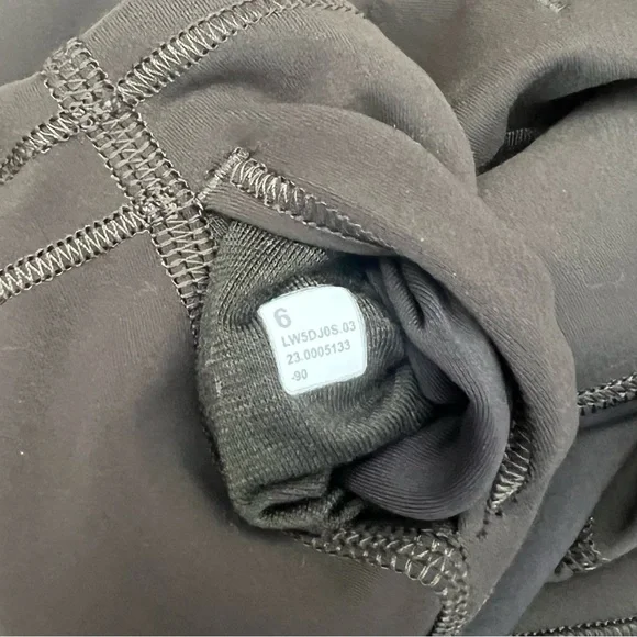 Lululemon Wonder Train High Rise 28” - Picture 6 of 6